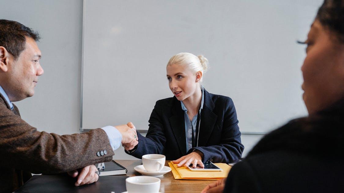 Small Tech 的崛起：为什么2026年去 Series B/C 的 AI 创业公司，成长速度