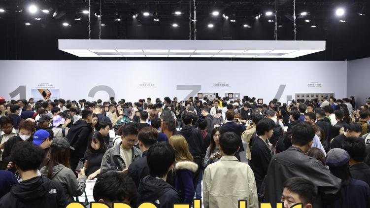 Find N6体验区被“围剿”，老外上手新机惊呆了