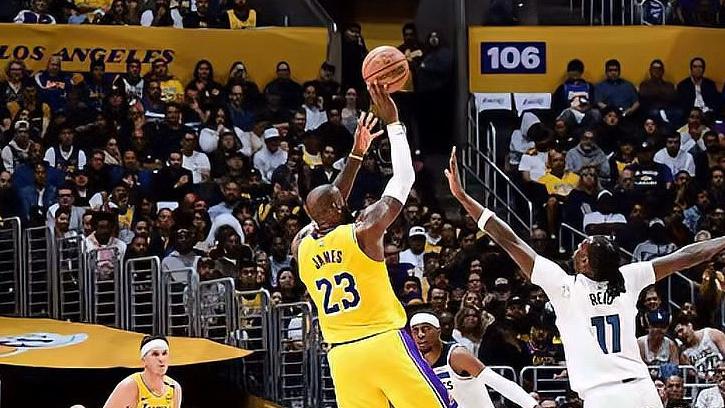 詹姆斯球迷再开火，此次对象是球队管理层，4-1变成1-4耽误勒布朗