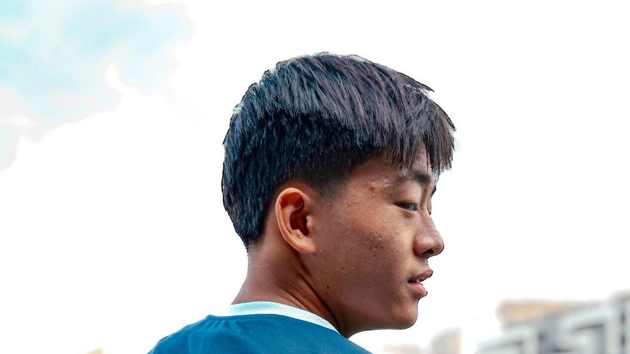 16岁留洋新星邝兆镭回归中超，加盟青岛海牛！