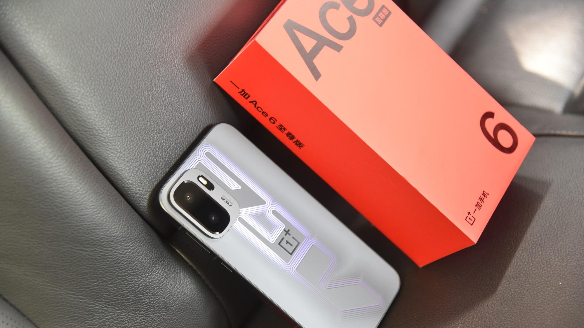 一加 Ace6 至尊版完全体：手机变掌机，射击游戏直接封神