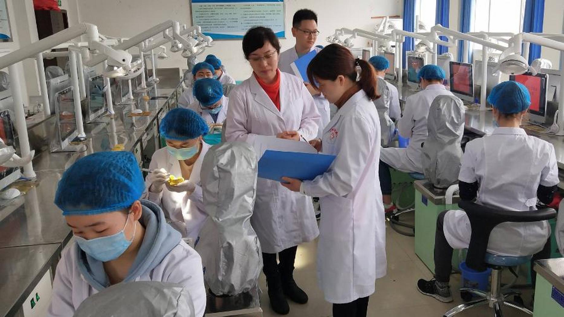 学医的未来前景，果然是稳定体制内收入高吗