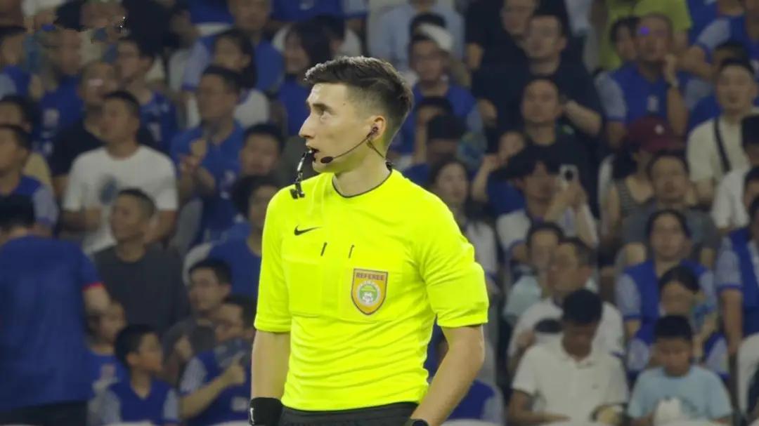 京鲁大战裁判有玄机！麦麦提江主哨“负分清零”战，马宁归来吹升班马