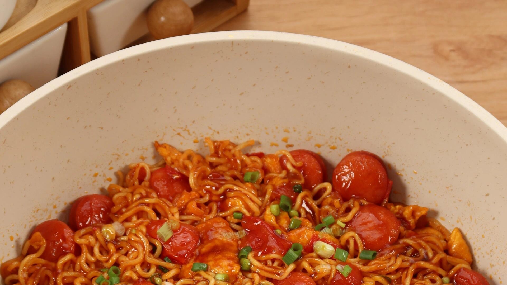 番茄炒方便面：懒人美食界的"顶流"担当！