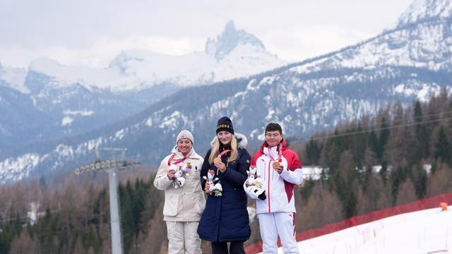 冬残奥会高山滑雪女子全能（站姿）比赛 中国朱文静获得季军