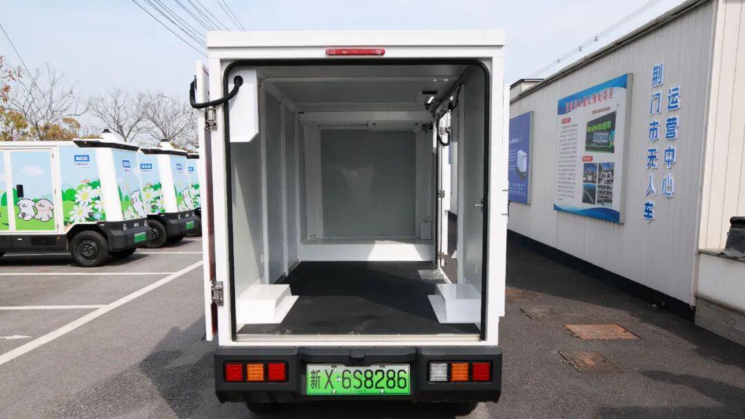 荆门市掇刀区举行无人车企业供需对接会暨无人配送观摩活动