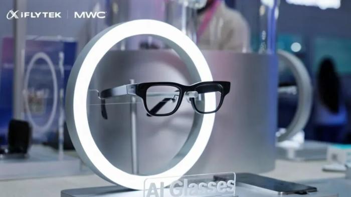 科大讯飞MWC首秀AI眼镜，国产大模型赋能跨语言刚需场景