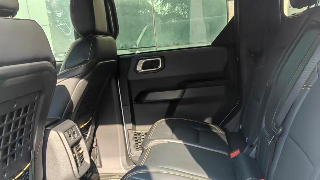 开烈马返乡，后排实用才是真刚需