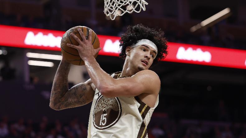 勇士109-113不敌鹈鹕，球员评价：2人优秀，2人及格，5人低迷