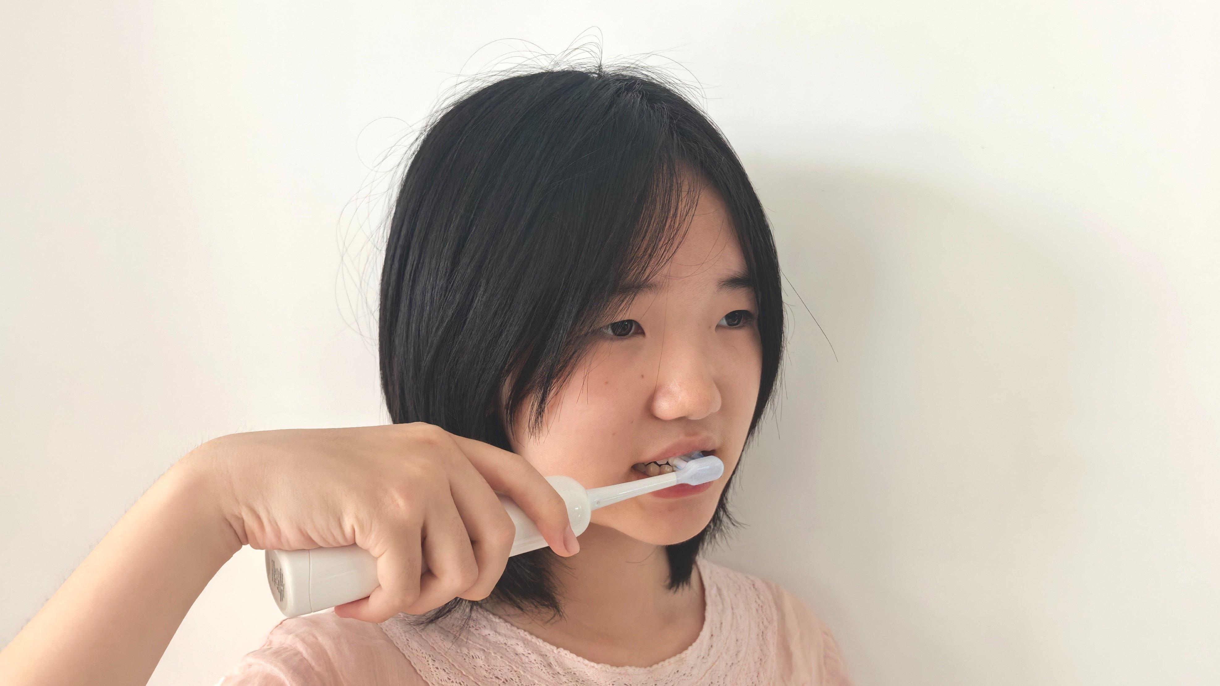 Fionx扫振双效电动牙刷除了使用，亲测才会更有说服力！