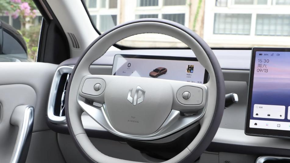 起售价不到9万，零跑B01产品力均衡，购车预算充裕的直接入手顶配