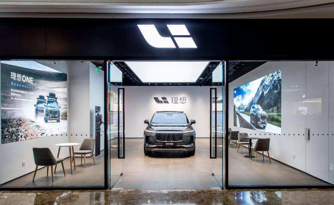 理想L6智驾状态突然变道发生碰撞，官方称无法提供后台数据