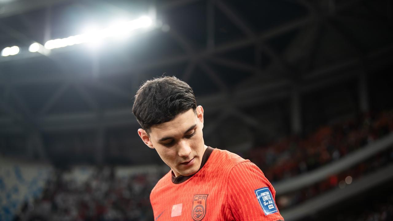 糙哥还是战士？造两红让对手失控，他凭什么是国足最不可或缺的人