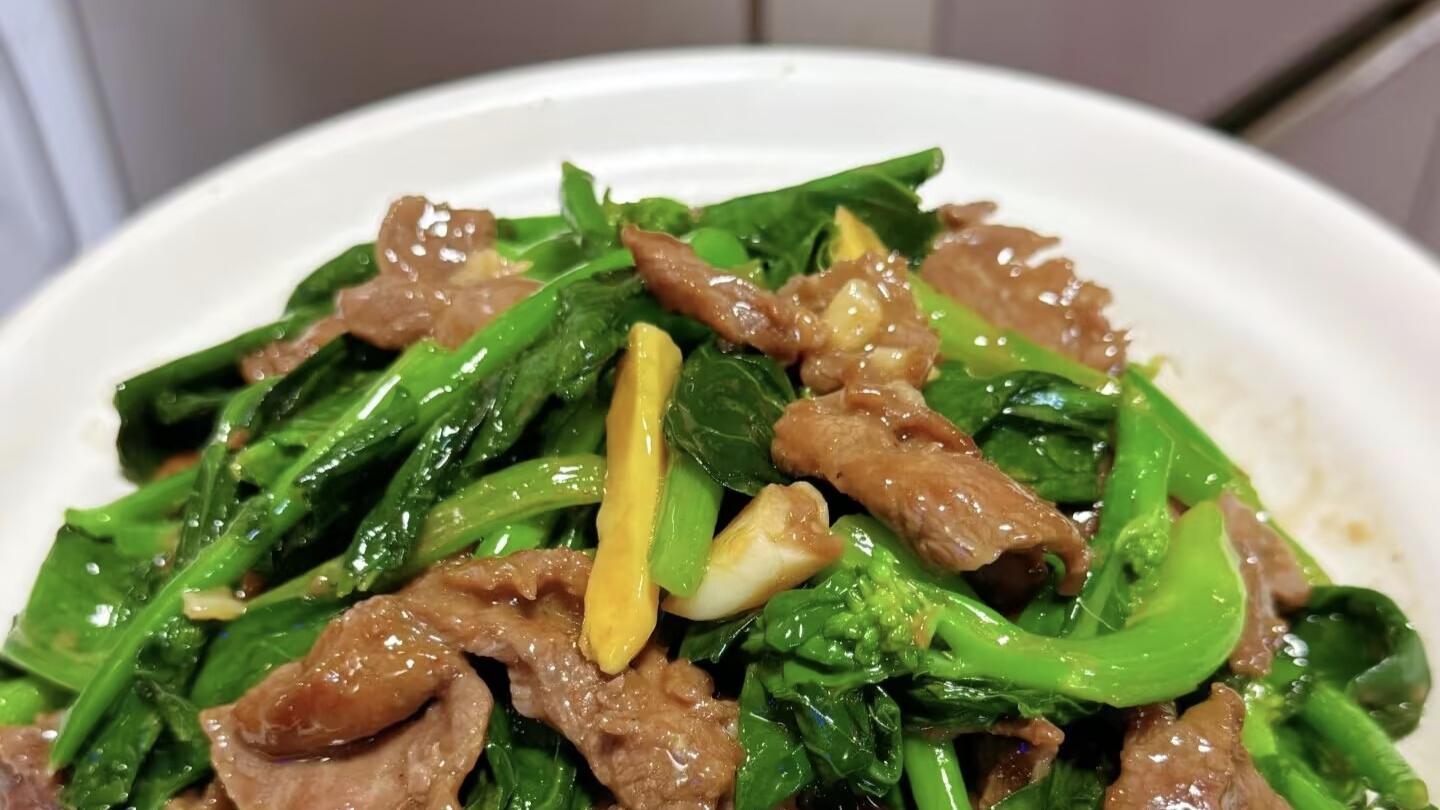 色香味全开！芥兰遇上牛肉，这道家常菜让你食欲大开
