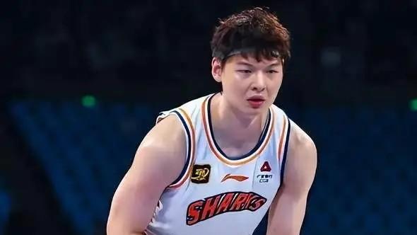 99: 77上海胜广厦，喜提七连胜，赛后卢伟有“新表态”