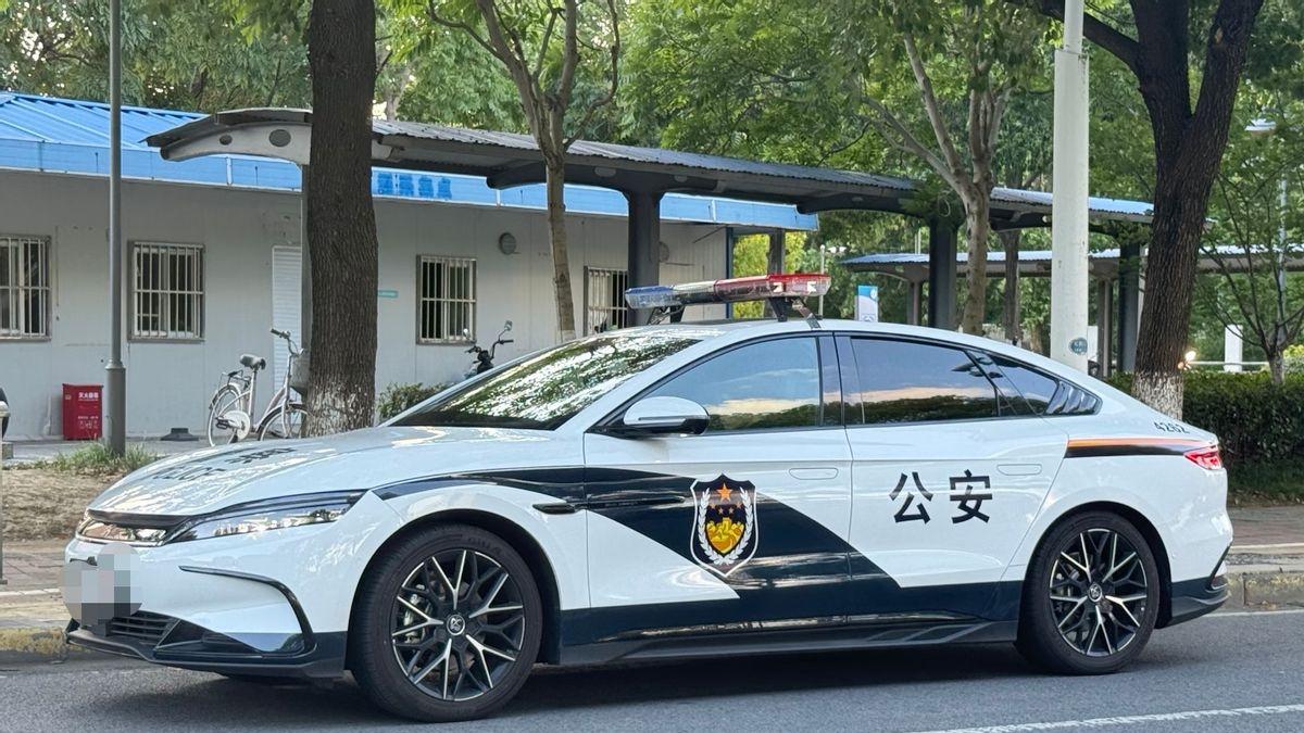 比亚迪警务车亮相《守护解放西》