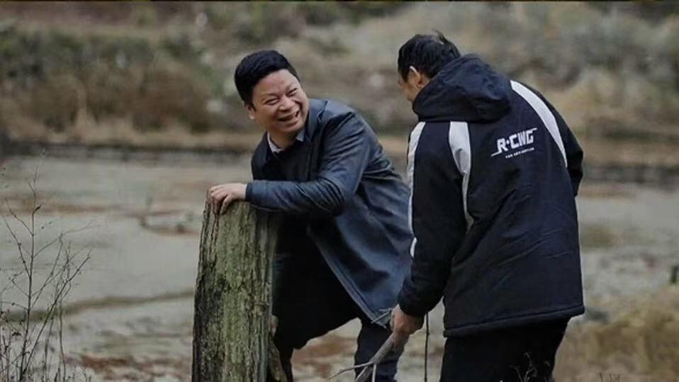袁仕伟与拉子友谊的背后，那个被忽略的照料者
