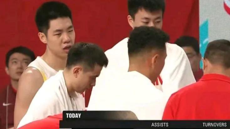 中国男篮进攻乏术！半场日本47-33中国落后14分