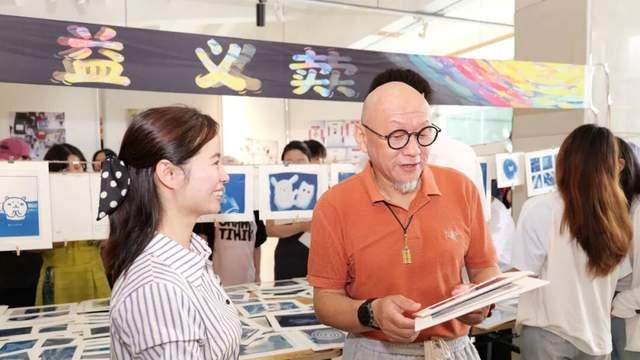 泉州华光职业学院《艺术摄影与 AI 创作》作业展暨公益义卖顺利开展