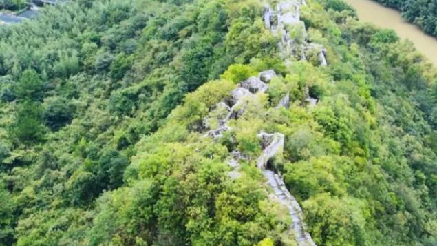 鲤鱼山巅明代古寨，石墙依山水，读懂山间岁月沉淀