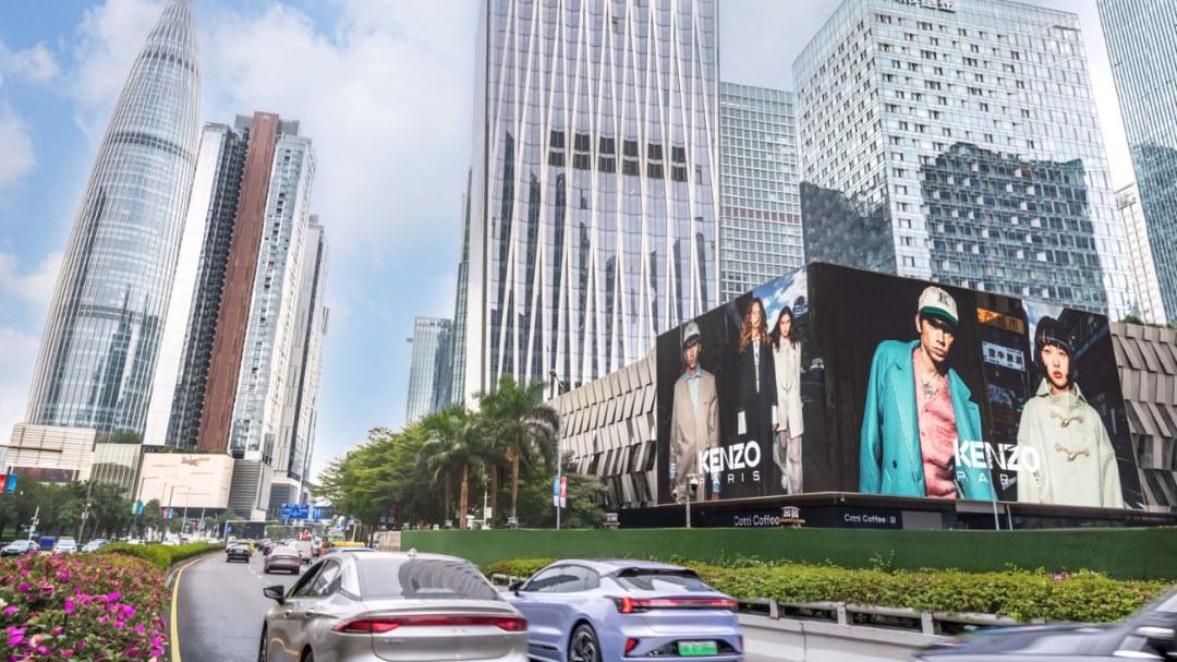 50米高90度折角巨幕！深圳湾万象城LED如何制造城市级视觉奇观？