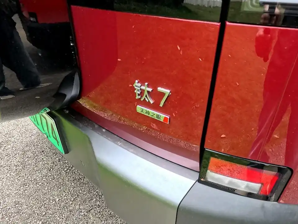 智驾出了事到底算谁的？比亚迪把行业遮羞布扯下来了