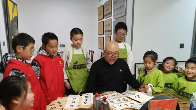 公益托管暖冬行 西安心连心志愿者协会寒假班温情开班