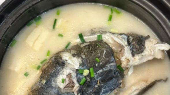 鱼鲜 + 豆香，汤白如乳，一口鲜到眉毛掉