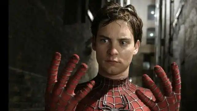 托马斯觉得《英雄重生》有点啰嗦，荷兰弟的演技似乎停滞不前