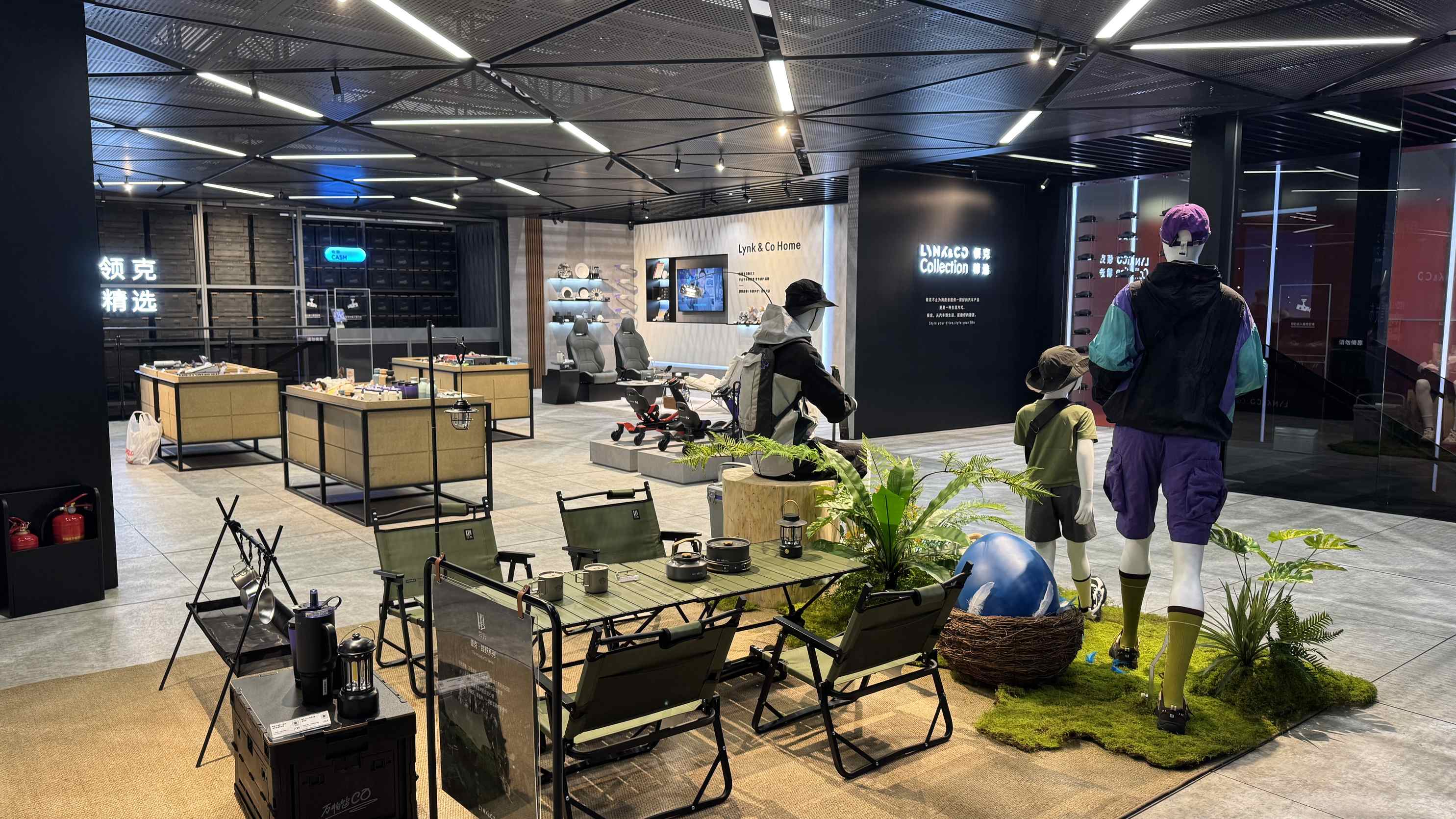 没登北京车展展台的领克07GT，反倒成了焦点