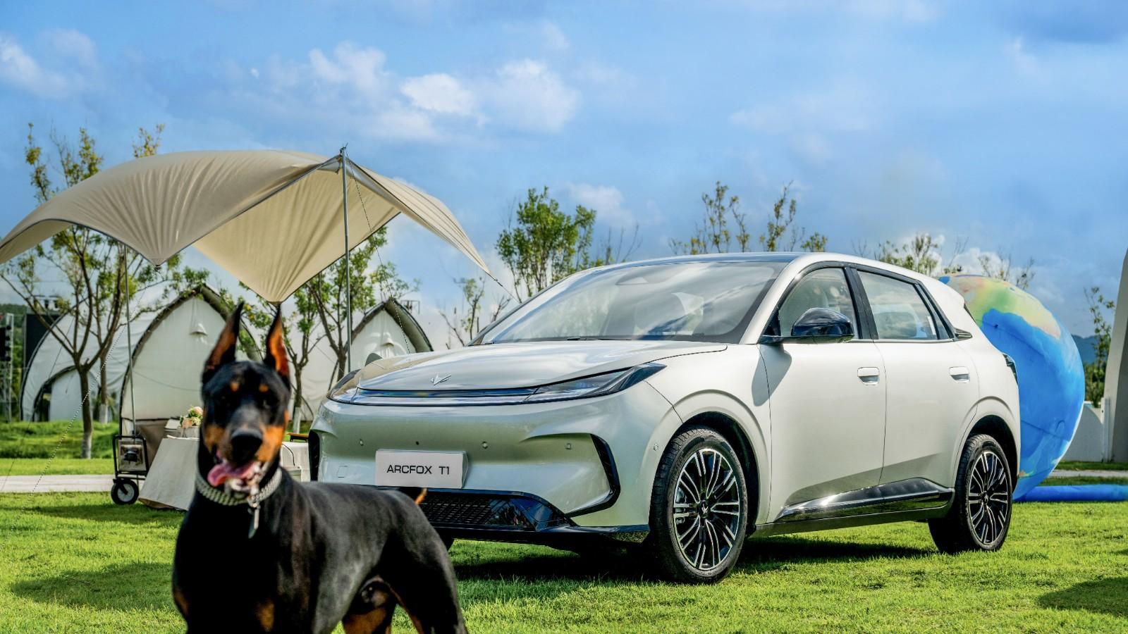 加速油电同智新时代，极狐T1以全面优势引领未来出行方式