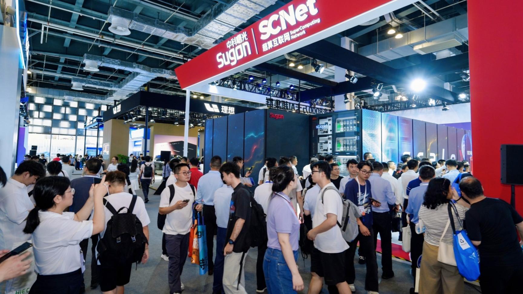 展台挤爆，曙光8000到底香在哪？