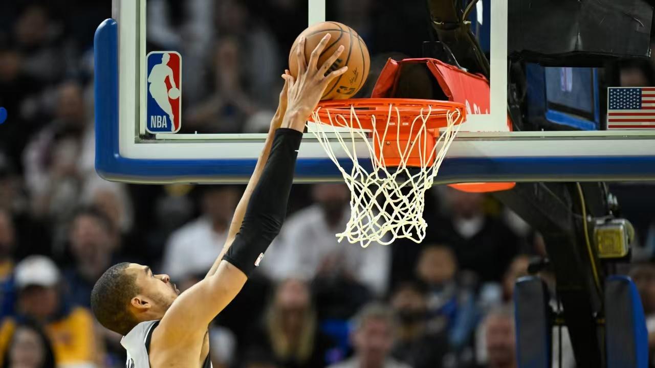 NBA排名乱了！火箭坐稳第三，湖人连败掉队，快船也有新问题