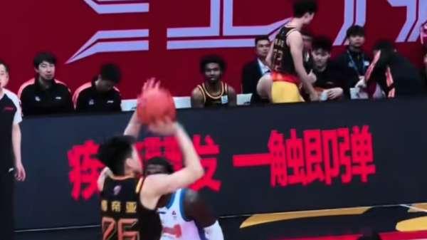 拆解庞峥麟对新疆29分8助攻：浑身都是假动作