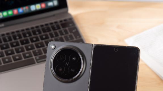 从“咯噔一下”到“纵享丝滑”，Find N6真把屏幕折痕玩明白了