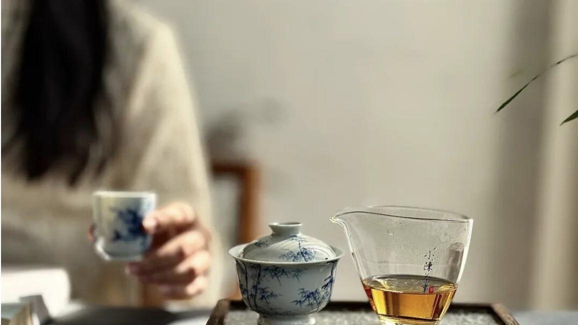 开盖、半开盖、留缝、合盖，日常泡茶时，盖碗的盖子到底怎么放？