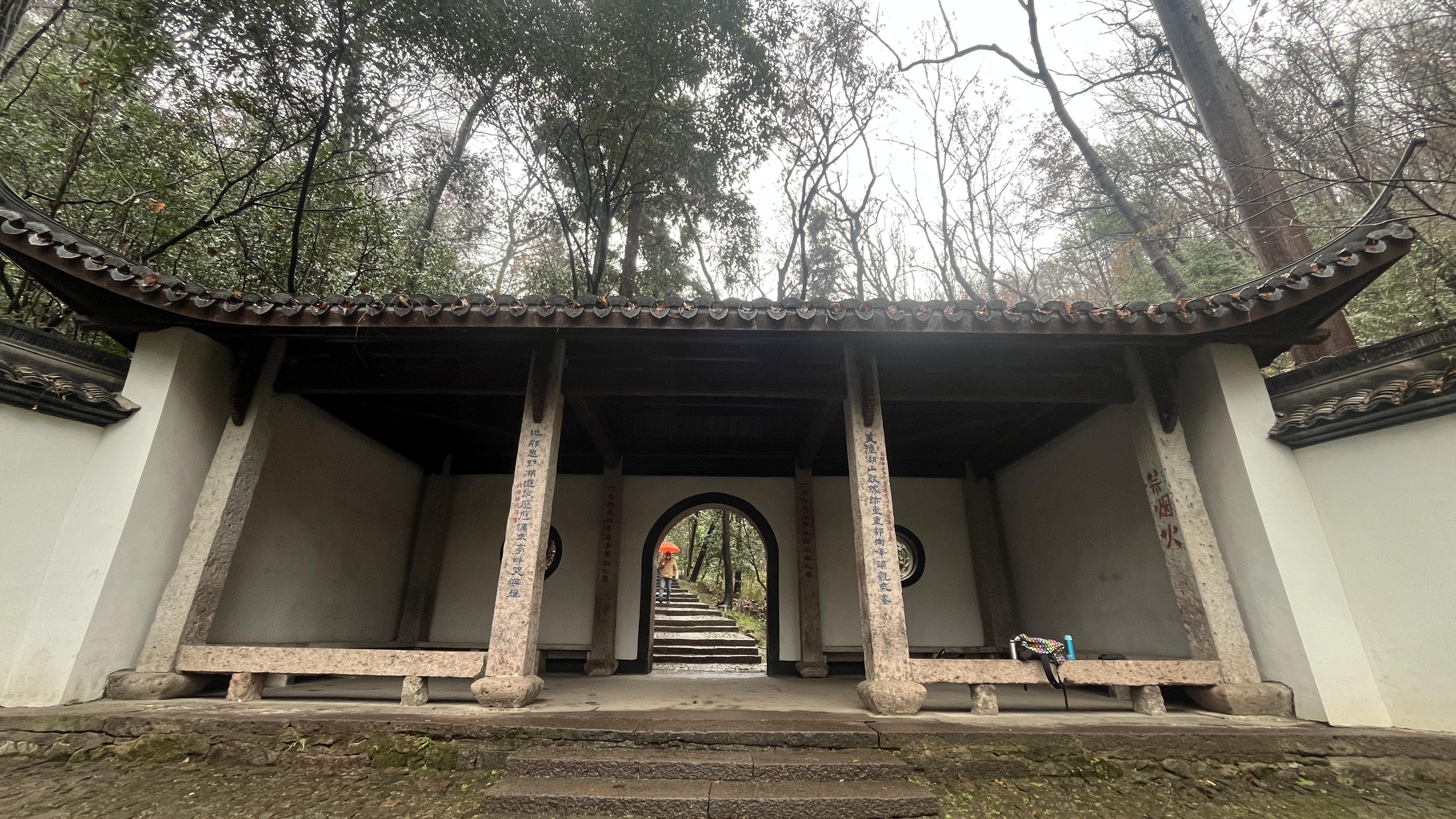 西湖楹联⑱：纵贯栖霞之双灵亭韵