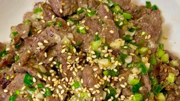 褐红衬翠绿！湖南盐葱牛肉，热气腾腾的舌尖暴击