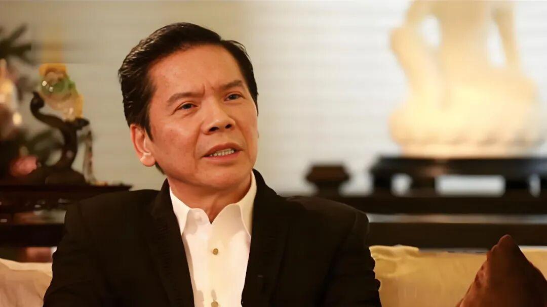 香港向家再掀遗产风云，向华强百亿家产留大儿媳郭碧婷，小儿子向佑怒斥不公遭拉黑