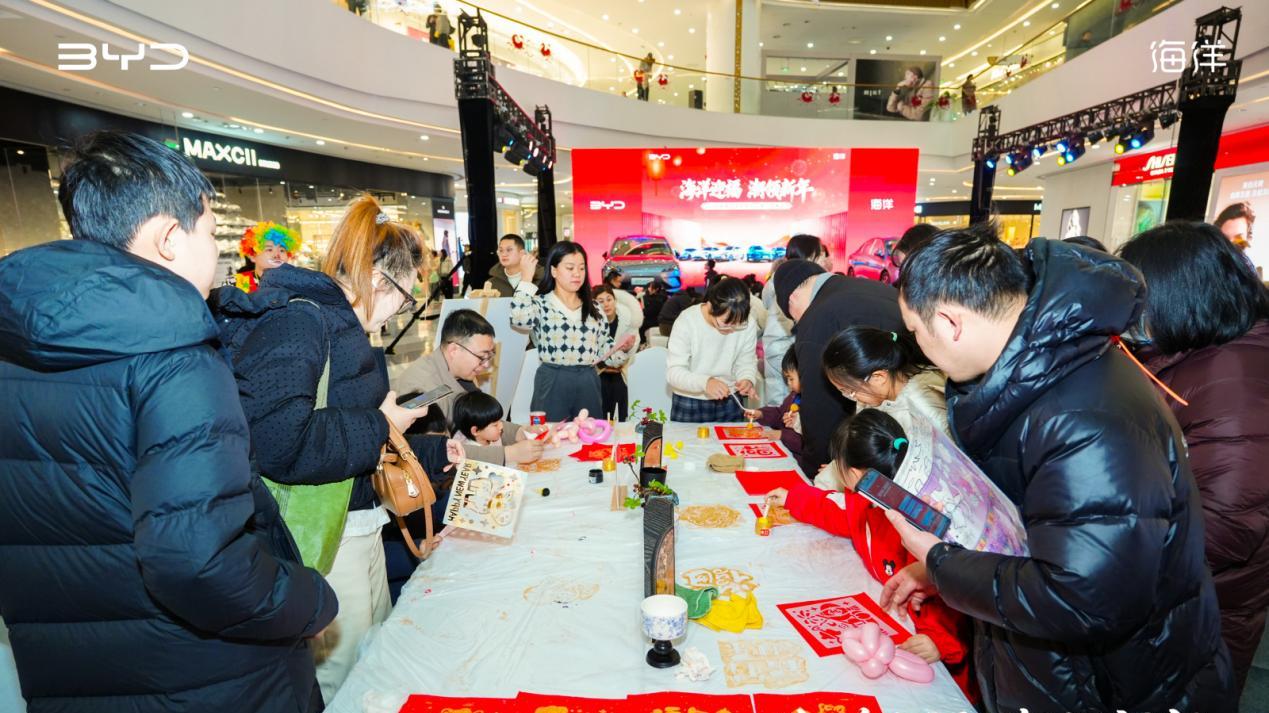 比亚迪海豹双车耀临太原茂业 海豹05 DM-i与06 DM-i 210km版解锁智电新体验