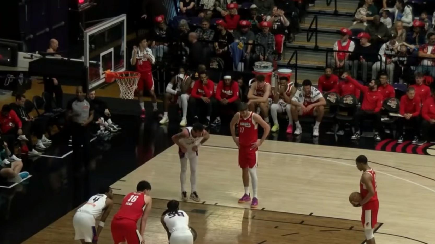 杨瀚森砍21+9+6！单节11分创新高，率队132-122取胜，在NBA真涨球了