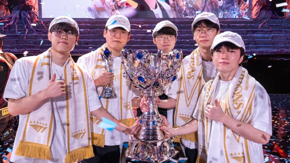 Faker成都粉丝见面会，70秒中文发言，网友调侃比knight说的标准