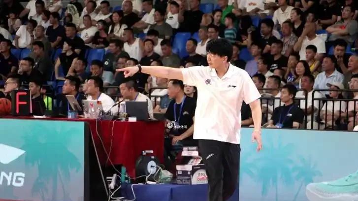 主教练外援被罚下，球队还赢了，山东队复刻辽宁队逆风局太燃了