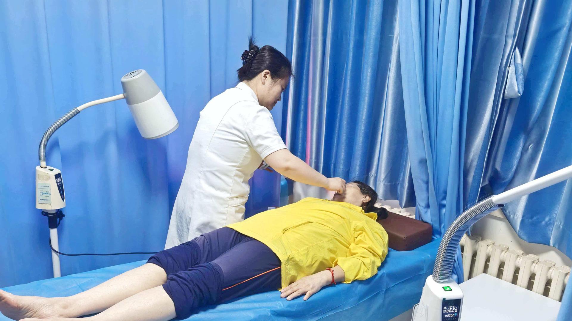 广宁社区卫生服务中心：针药并举治顽疾 锦旗致谢暖民心