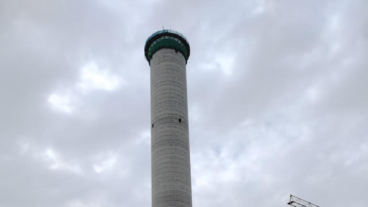 鄂尔多斯130米钢筋混凝土烟囱新建工程（宏顺建设承建）