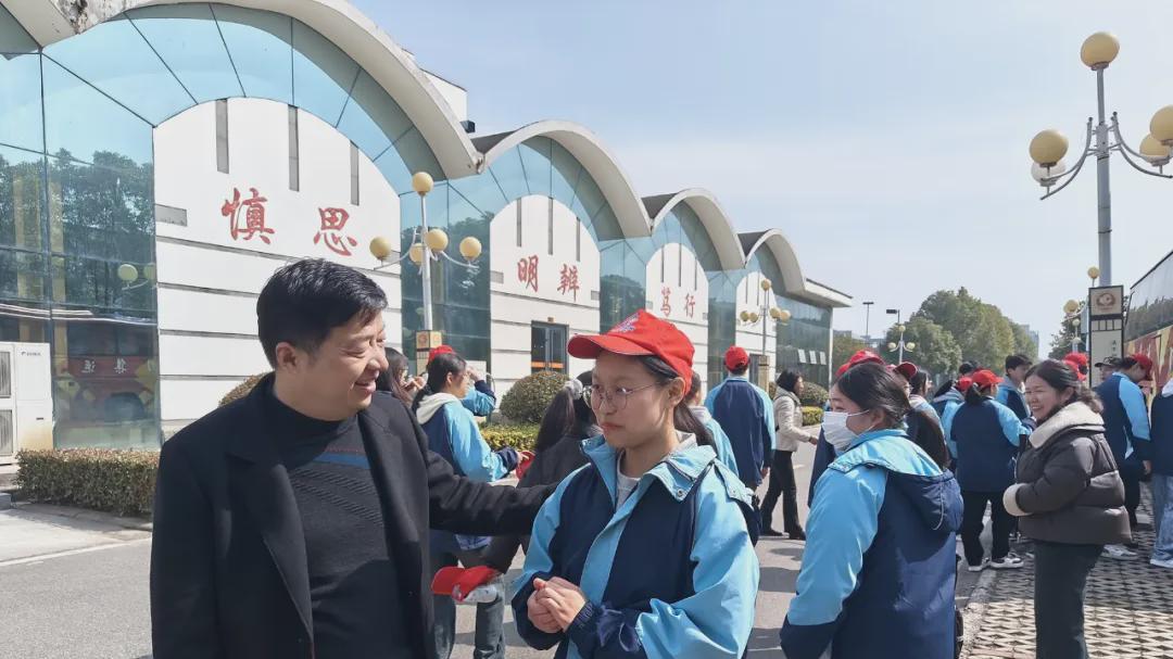 淮滨高中：志愿播撒科学种 联校共育栋梁才