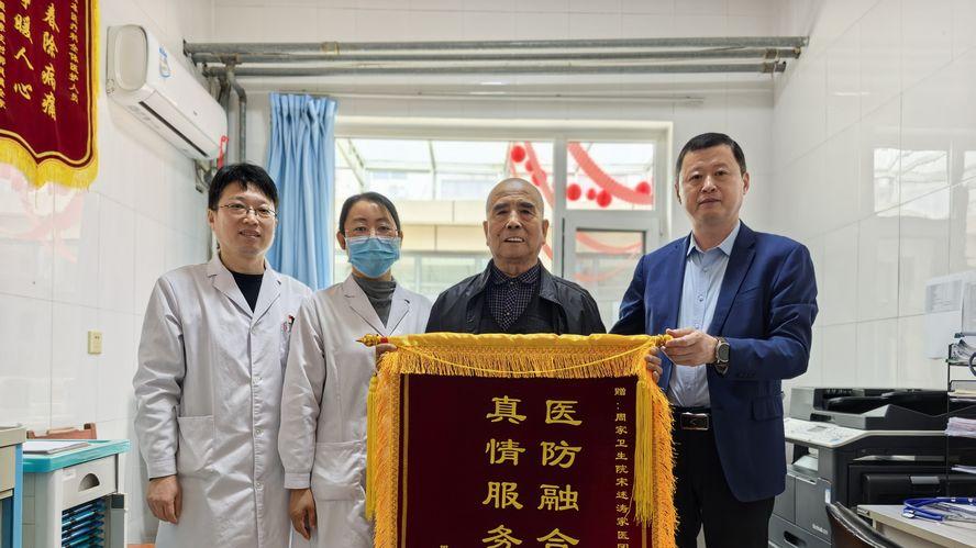 一面锦旗背后的温度——桓台县果里镇周家卫生院家庭医生团队真情服务解民忧纪实