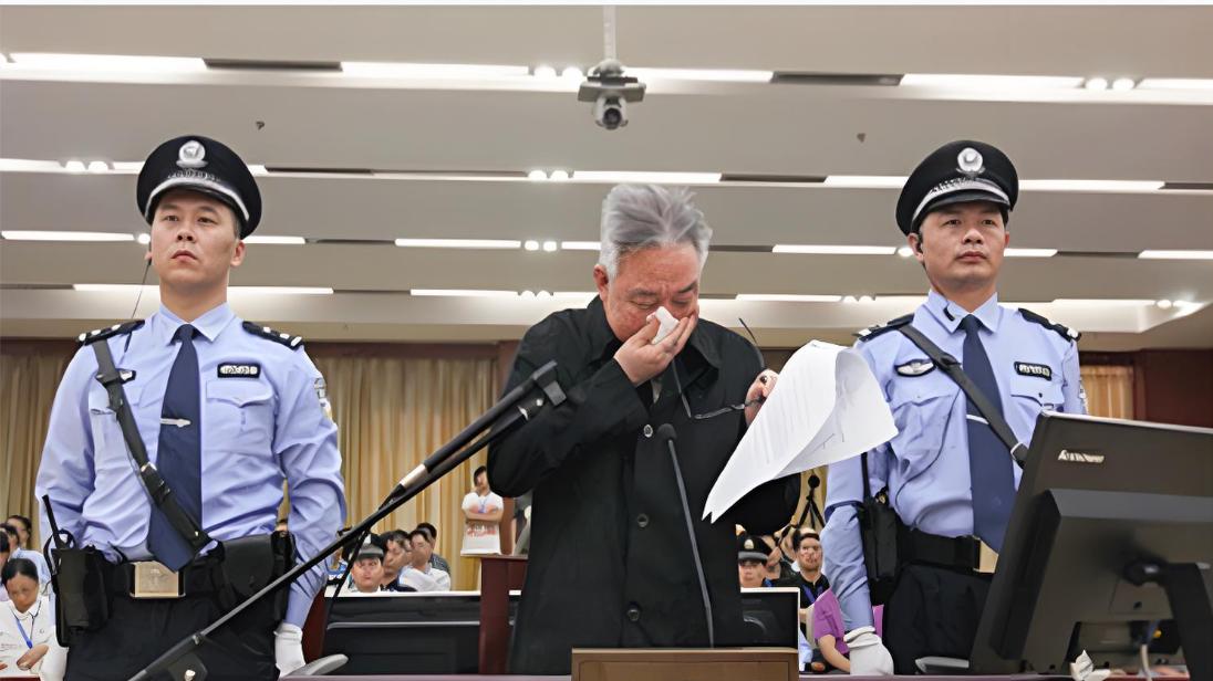 阳宝华的仕途往事：酷爱喝酒，贪财好色，多次到澳门玩老虎机