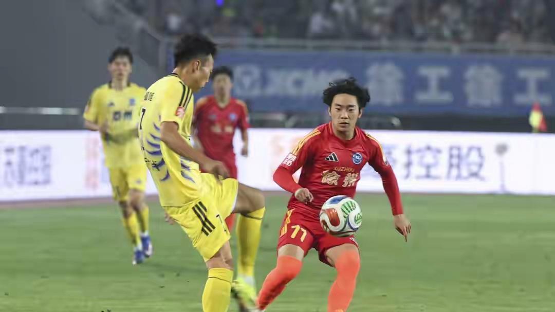 苏超联赛 徐州队3-0完胜泰州队