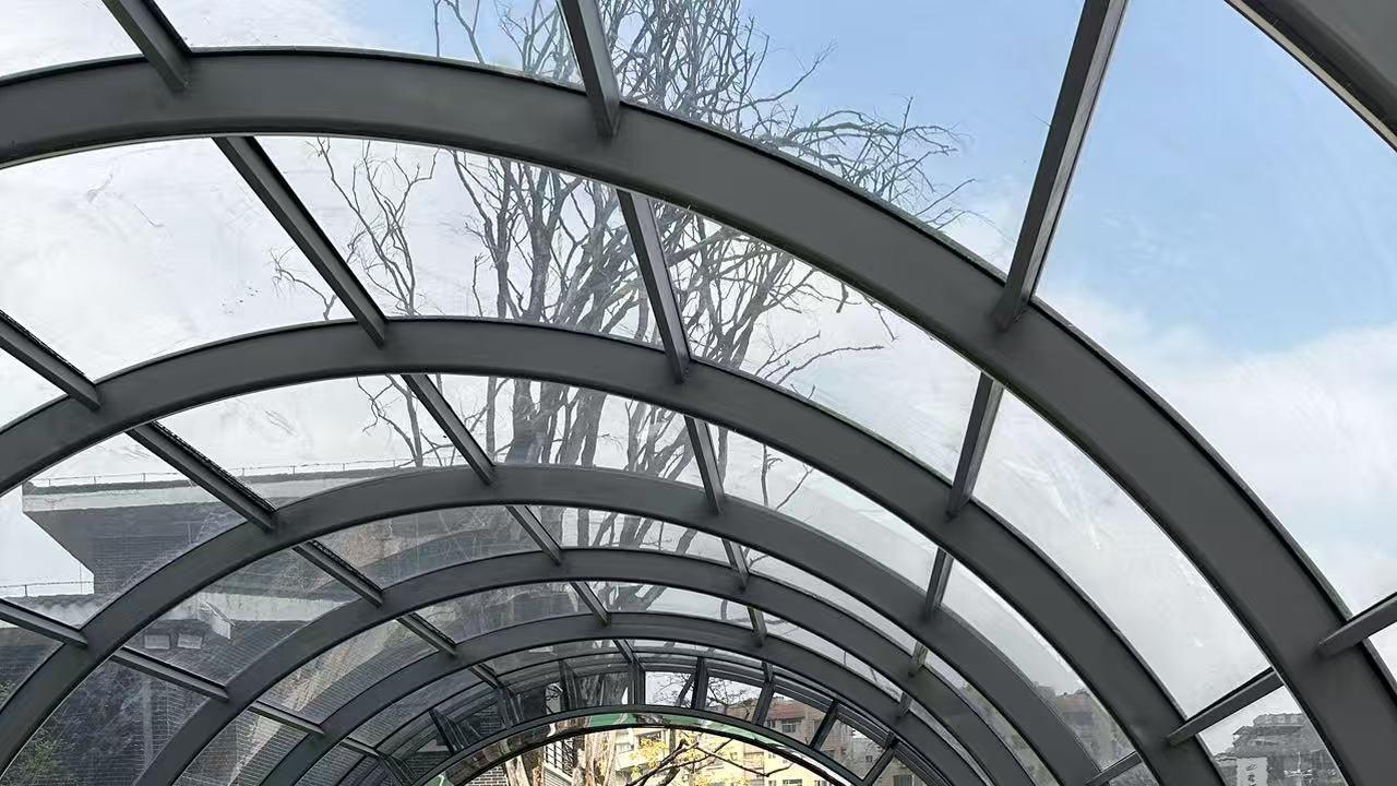 亲戚喜欢给人介绍对象，不喜欢给人介绍工作